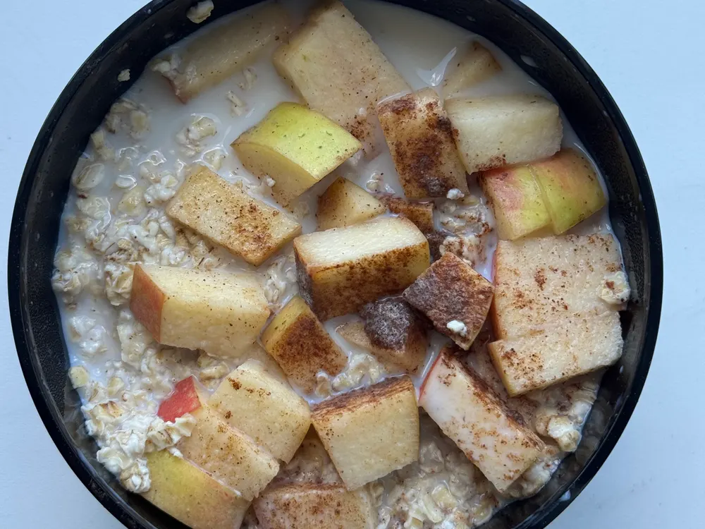 Овсяная каша с яблоком