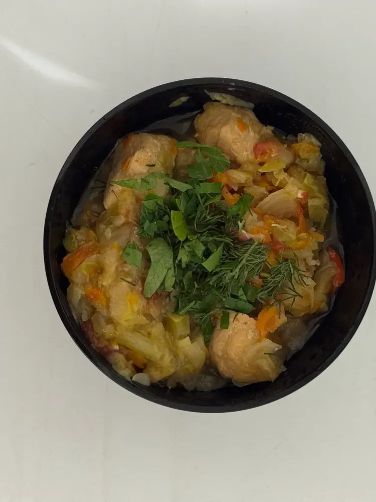 Тушёная капуста с курицей