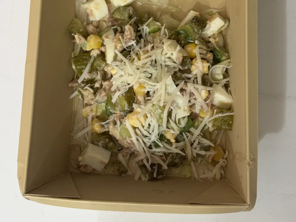 Салат с яйцом и тунцом